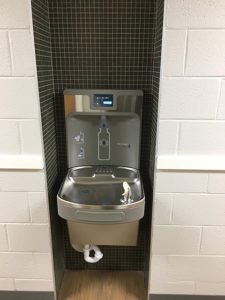 water fountain with water bottle filler